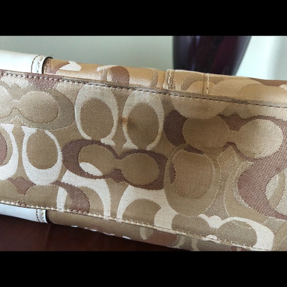 Authentic Coach handbag - Picture 5 of 8